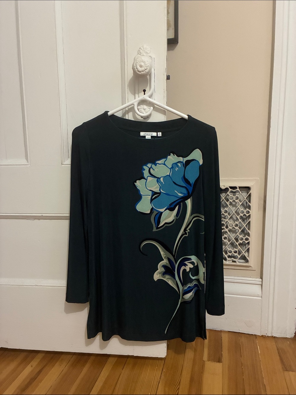 Chico's Travelers Hunter Green Long-Sleeve Tunic with Blue Floral Motif